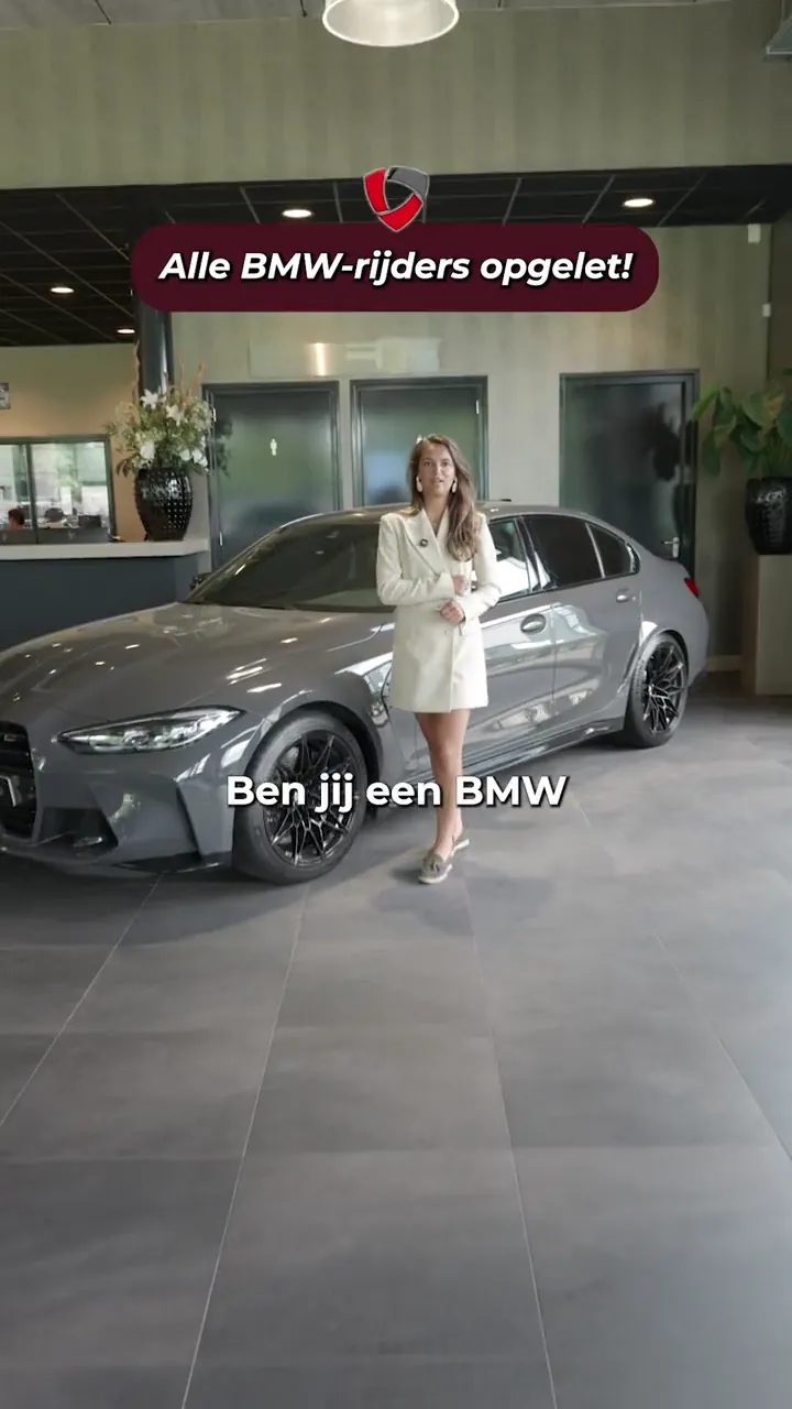 Video uit een autoshowroom waarin een model wordt voorgesteld aan de kijker